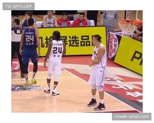 抢篮板卡位动作规范 手臂接触与推人犯规界定